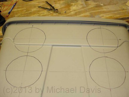 The fan positions marked on the tote.
